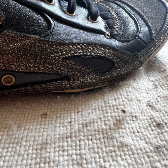 Black and Gold Cushe Sneaks - Picture 4 of 11